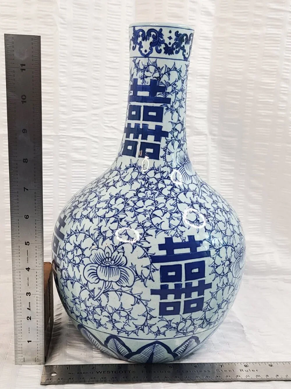 Vintage Chinese Porcelain Blue White Double Happiness Globe Vase 13”